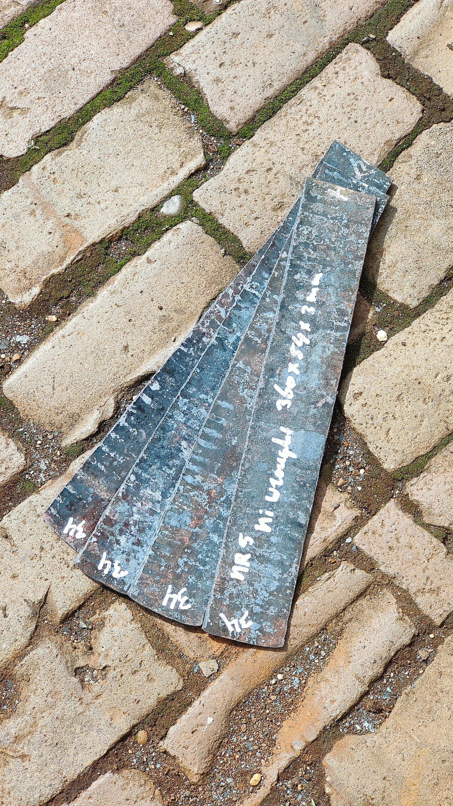 Go mai 02/75ni8 cored with Ni foil and wrought iron cladding