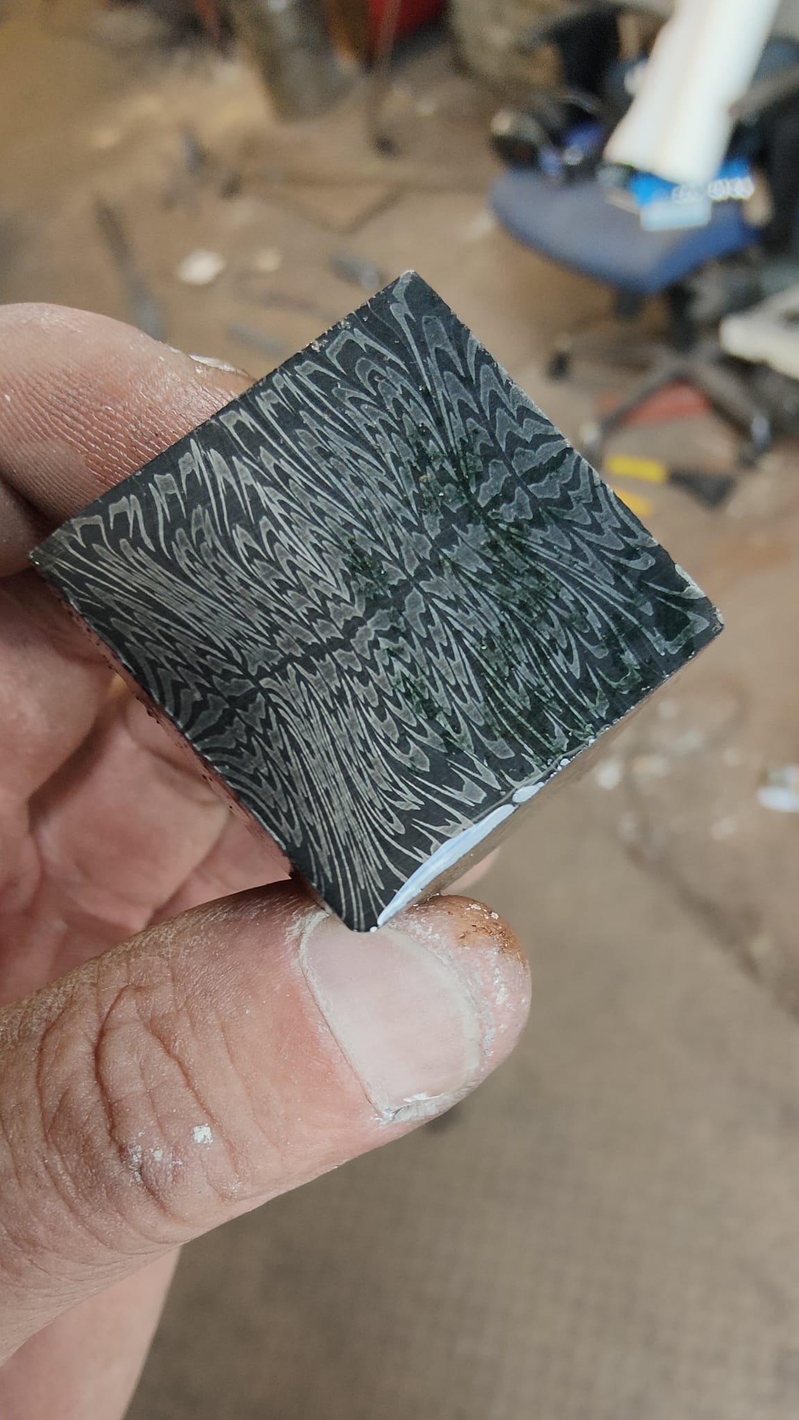 Apex ultra edged 3 alternating bars of "Firestorm" pattern