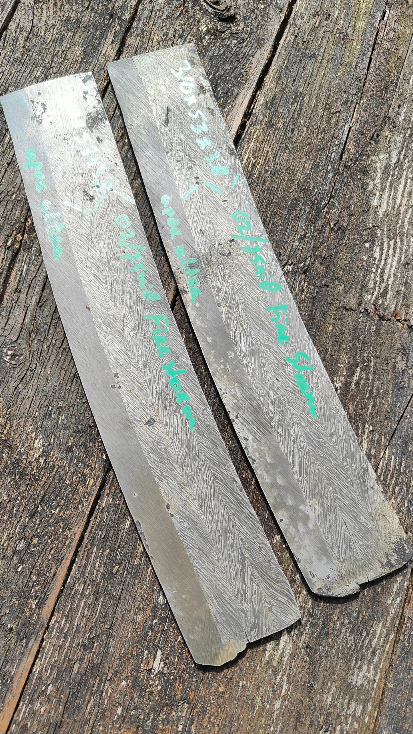Apex ultra edged 3 alternating bars of "Firestorm" pattern